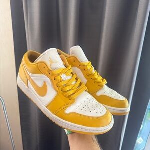 Nike Men's Gold and White Sneakers